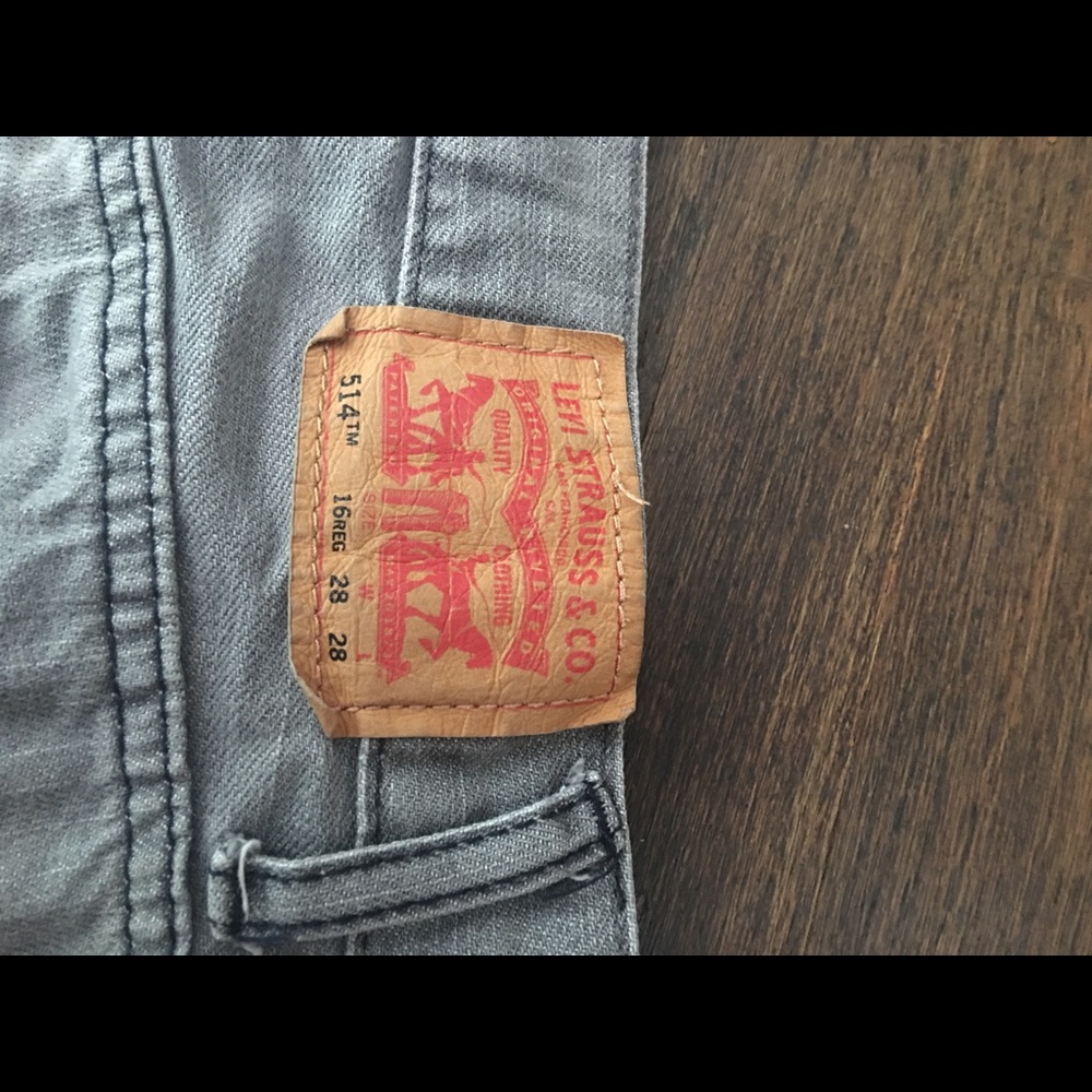 He boys Levi’s grey size 28/28
